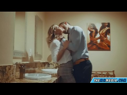 ❤️ Wann eng Busty Blond Iech an engem ëffentlechen Toilette verféiert ❤ Super Sex op lb.filmexxx18.ru ☑